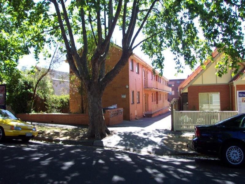 2/6 Chatham Street, Flemington VIC 3031