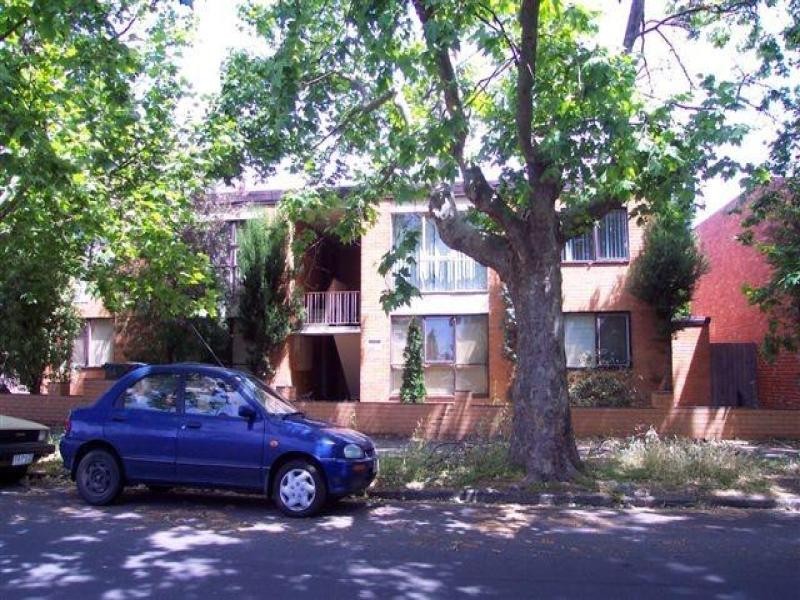 2/120 Rankins Road, Kensington VIC 3031