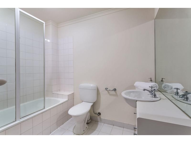 8/18 Ireland Street, West Melbourne VIC 3003