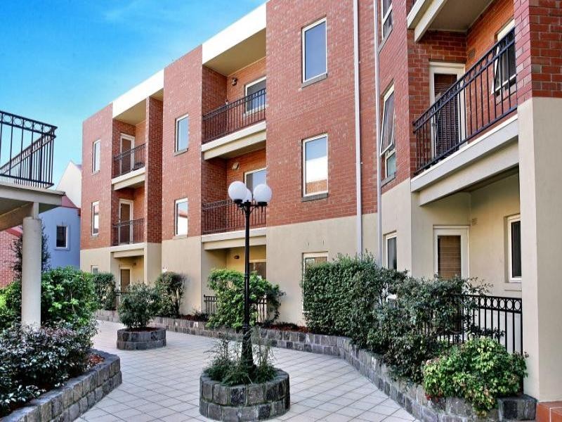 14/2 Howlett Street, Kensington VIC 3031