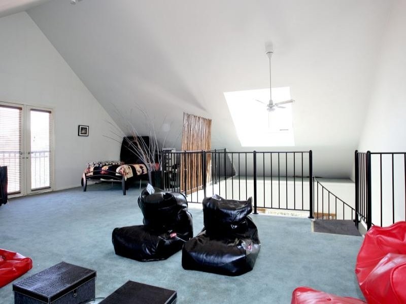 14/2 Howlett Street, Kensington VIC 3031