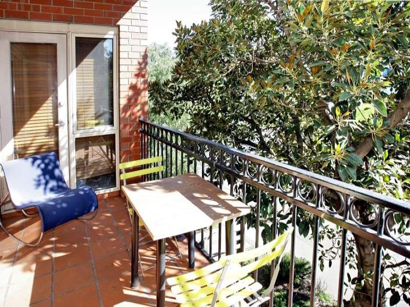 14/2 Howlett Street, Kensington VIC 3031