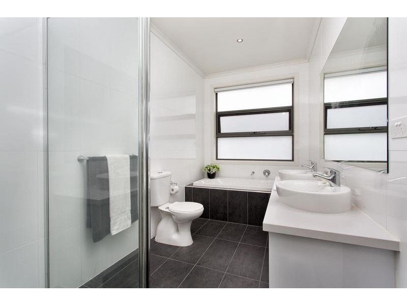 1a St Kinnord Street, Aberfeldie VIC 3040