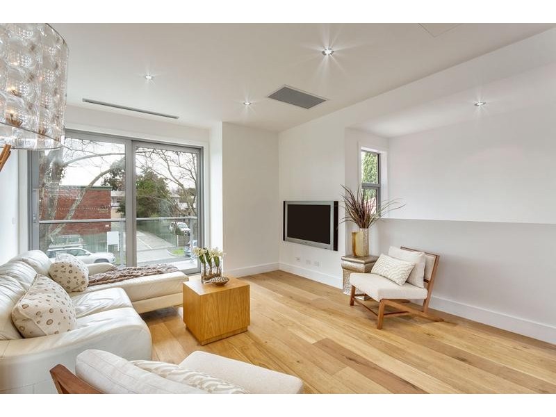 6 Waltham Street, Flemington VIC 3031