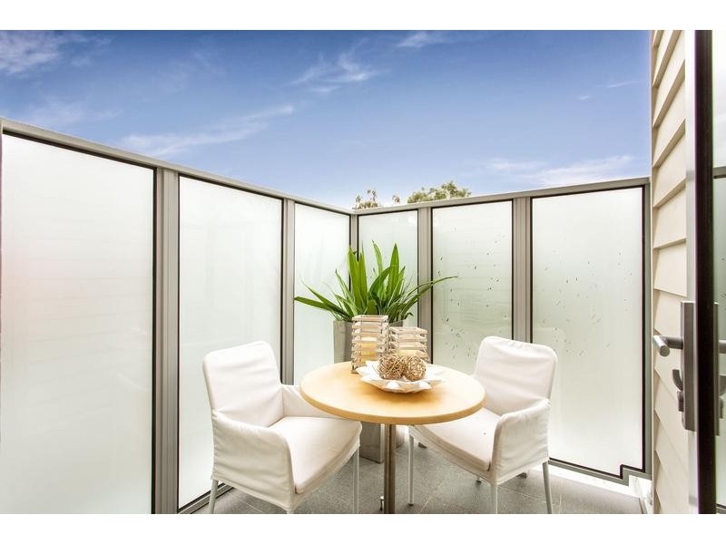 6 Waltham Street, Flemington VIC 3031