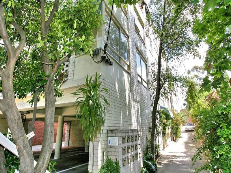 1/5-7 Mooltan Street, Flemington VIC 3031