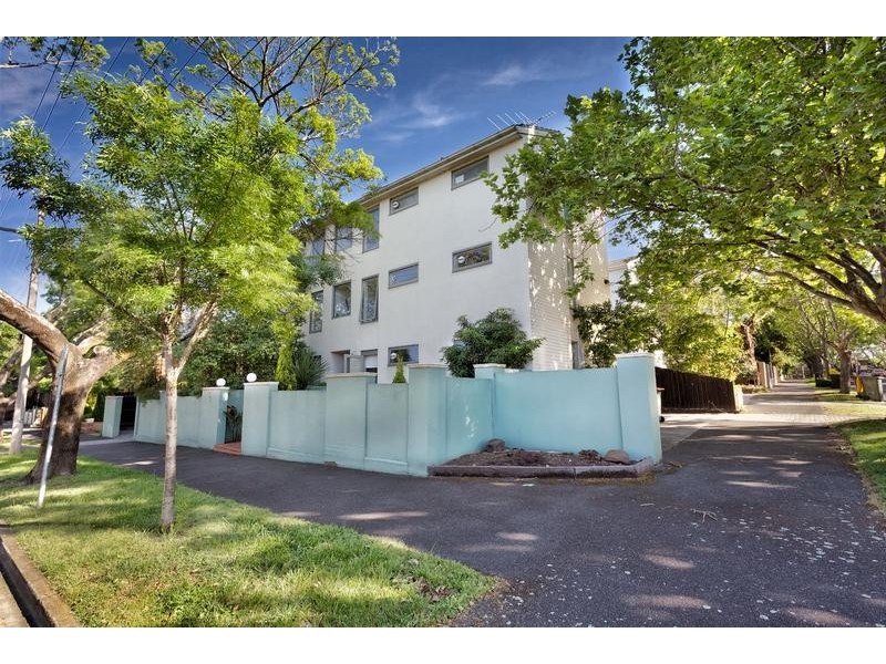 2/72 Dover Street, Flemington VIC 3031