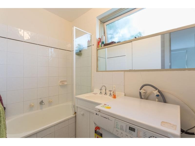 2/72 Dover Street, Flemington VIC 3031