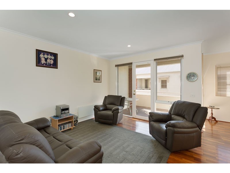 18/162 Stockmans Way, Kensington VIC 3031