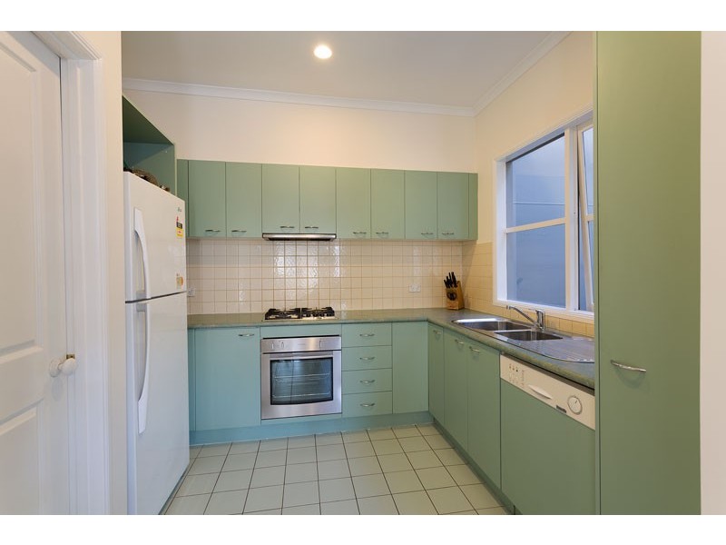 18/162 Stockmans Way, Kensington VIC 3031