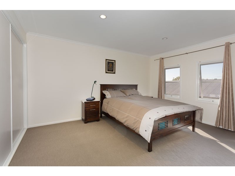 18/162 Stockmans Way, Kensington VIC 3031