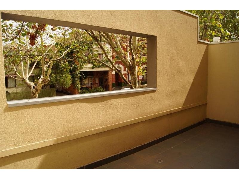 2/33 Rankins Road, Kensington VIC 3031