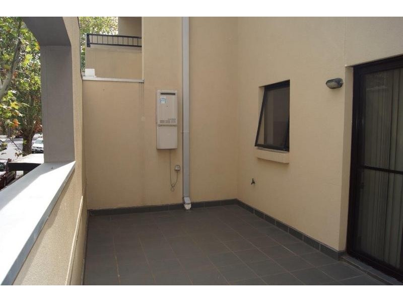 2/33 Rankins Road, Kensington VIC 3031