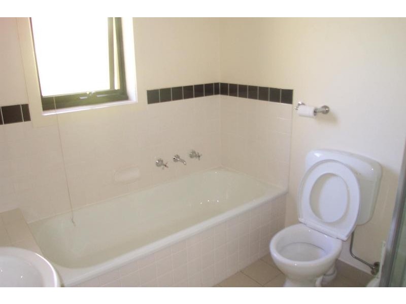 2/33 Rankins Road, Kensington VIC 3031