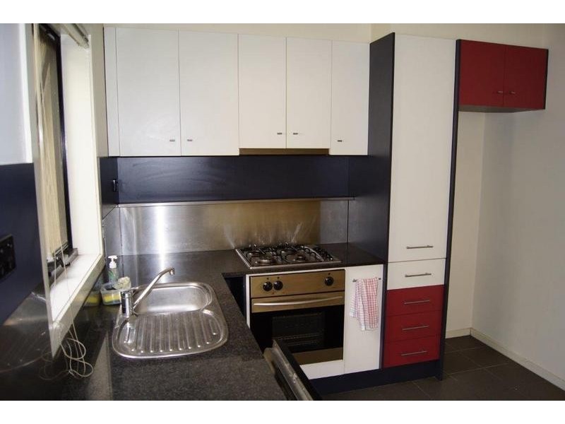 2/33 Rankins Road, Kensington VIC 3031