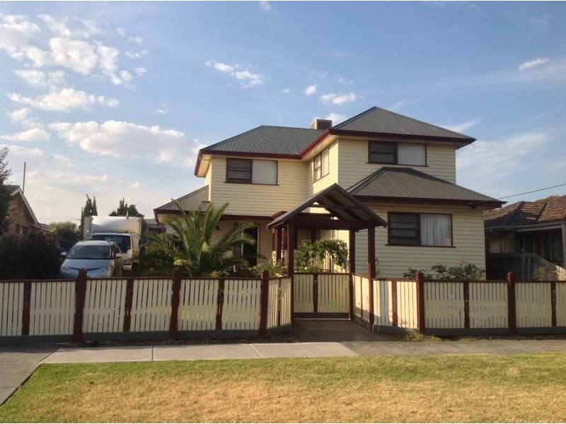 96 Snell Grove, Oak Park VIC 3046