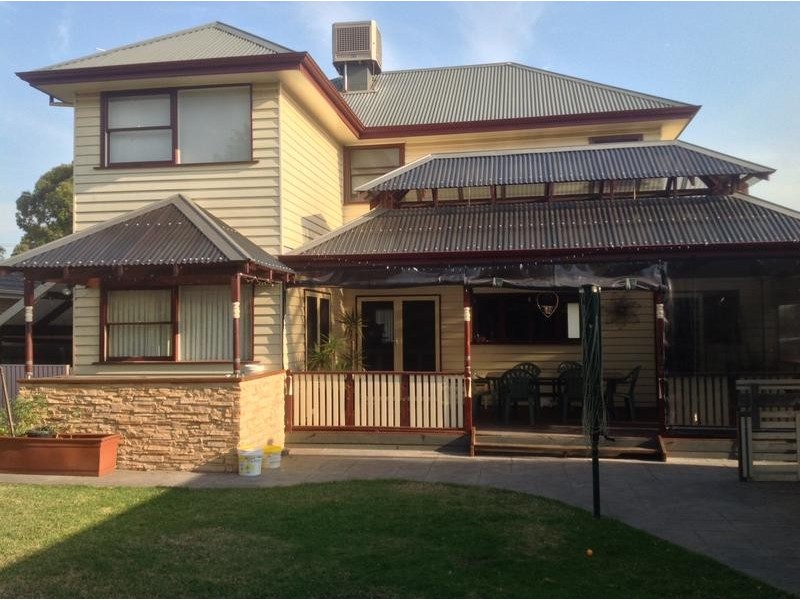 96 Snell Grove, Oak Park VIC 3046