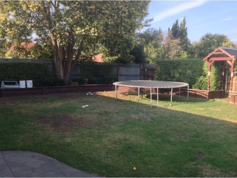 96 Snell Grove, Oak Park VIC 3046