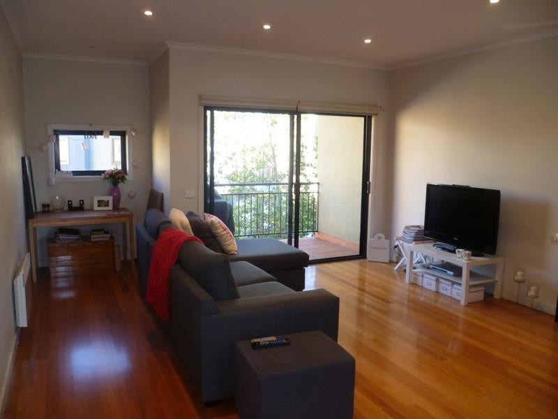 28 Rourke Lane, Kensington VIC 3031