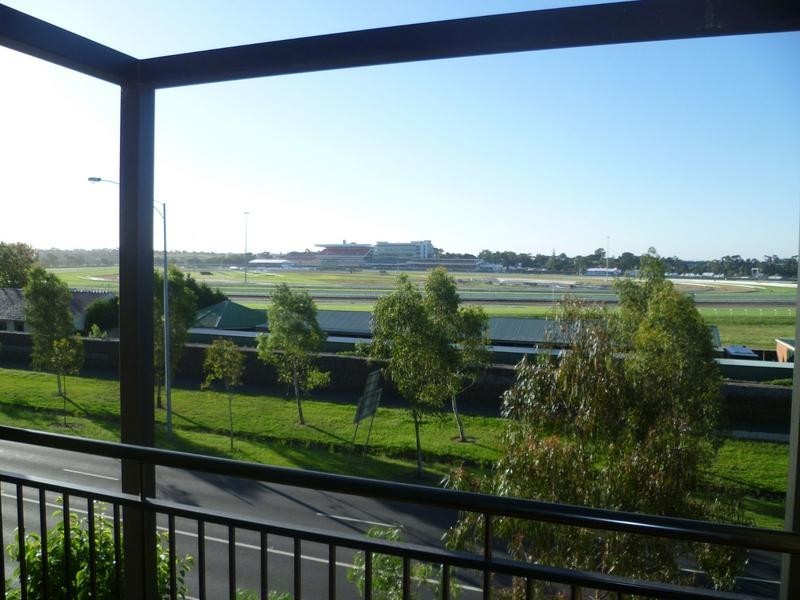 28 Rourke Lane, Kensington VIC 3031