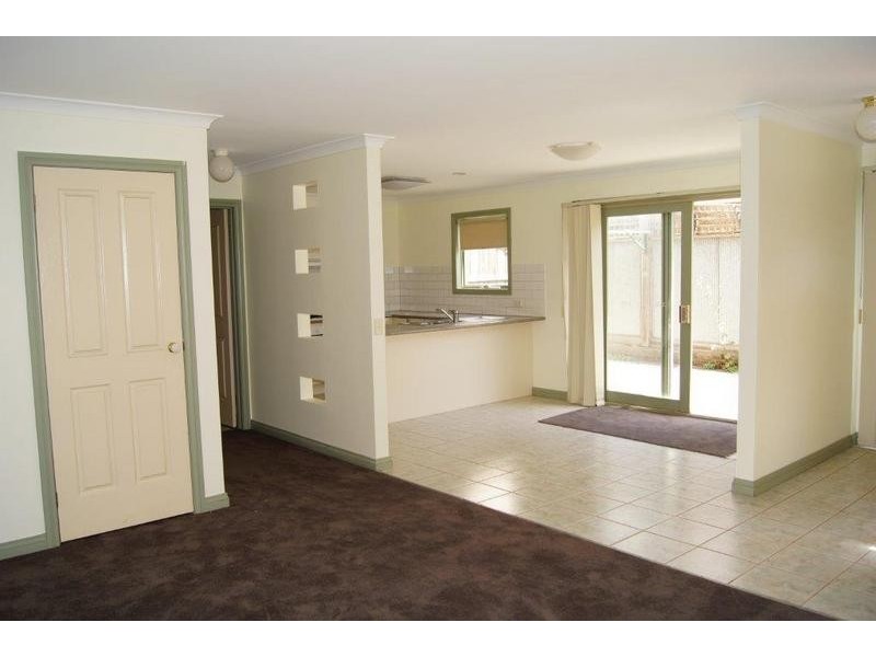 2/73 Lambeth Street, Kensington VIC 3031