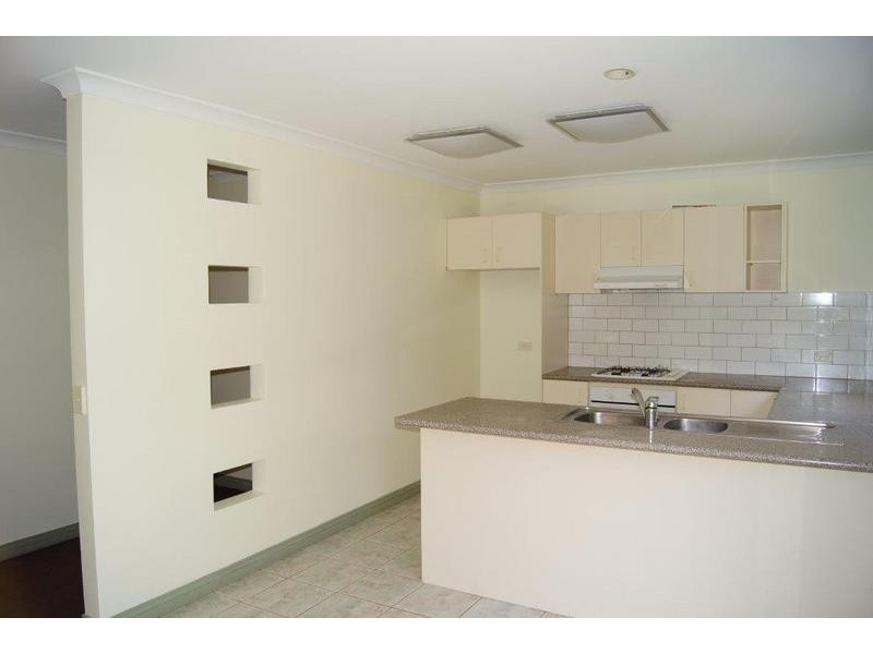 2/73 Lambeth Street, Kensington VIC 3031