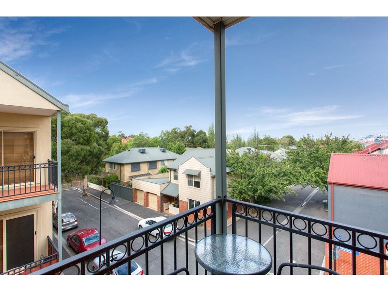 12/16 Mawbey Street, Kensington VIC 3031