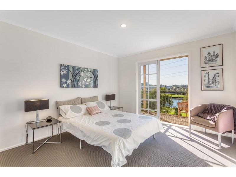 14/2 Ballarat Road, Footscray VIC 3011