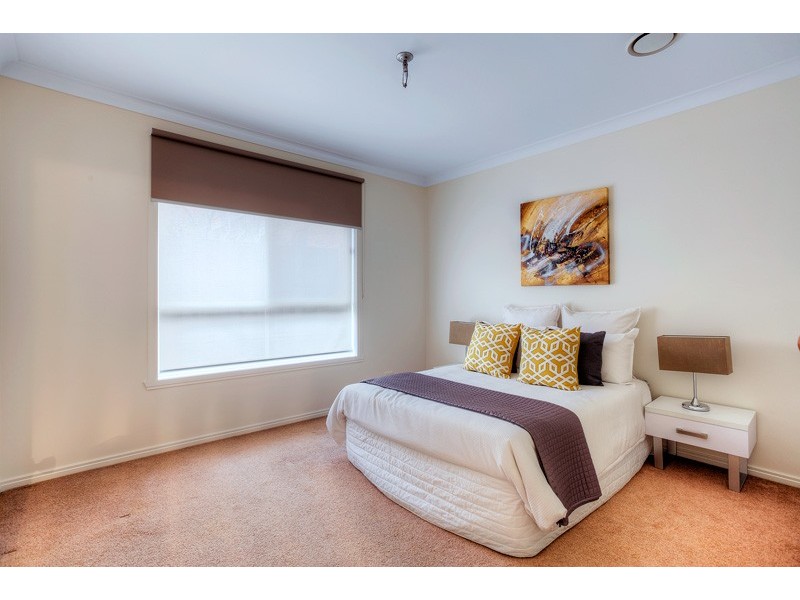 4b Service Street, Essendon North VIC 3041