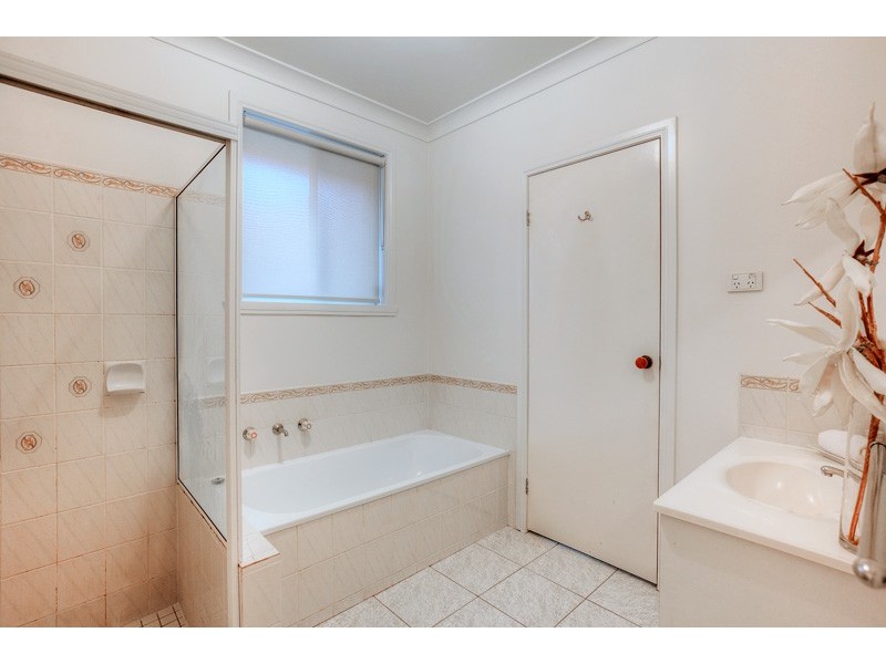 4b Service Street, Essendon North VIC 3041