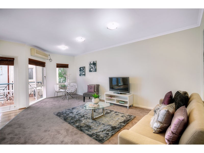 14/8-32 Howlett Street, Kensington VIC 3031
