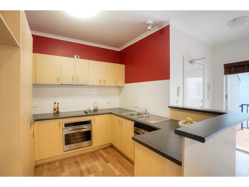 14/8-32 Howlett Street, Kensington VIC 3031