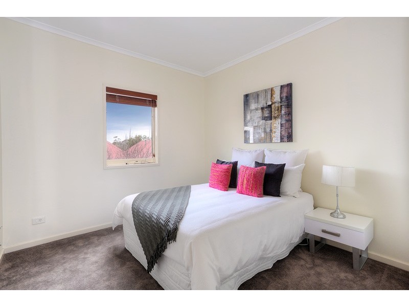 14/8-32 Howlett Street, Kensington VIC 3031