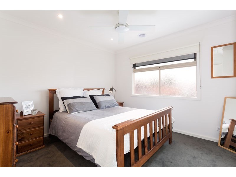 2/35 Hart Street, Airport West VIC 3042