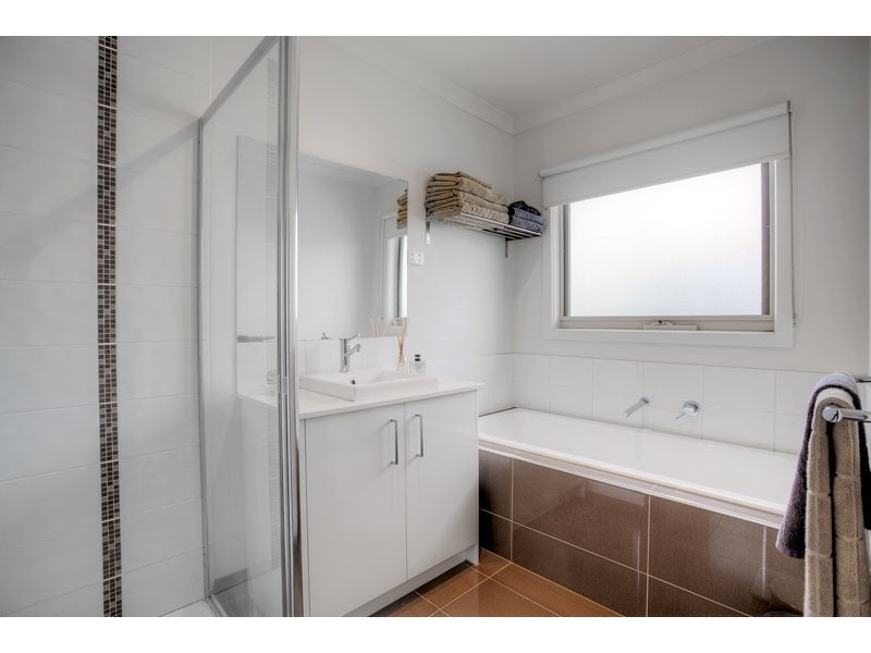 2/35 Hart Street, Airport West VIC 3042