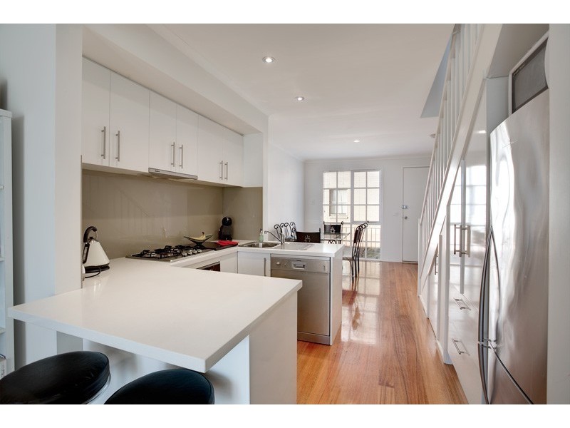 24/2 Ballarat Road, Footscray VIC 3011