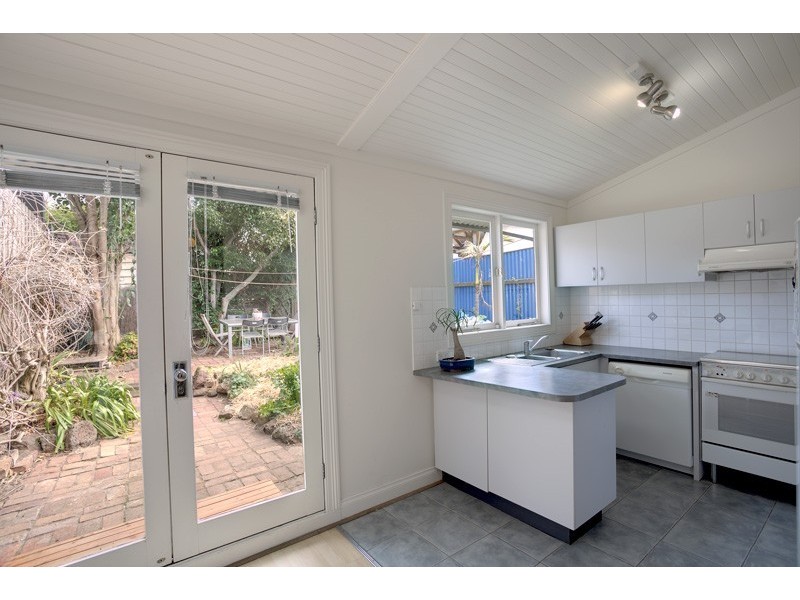 18 McConnell Street, Kensington VIC 3031