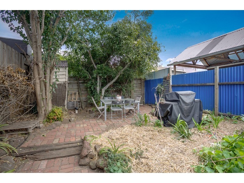 18 McConnell Street, Kensington VIC 3031
