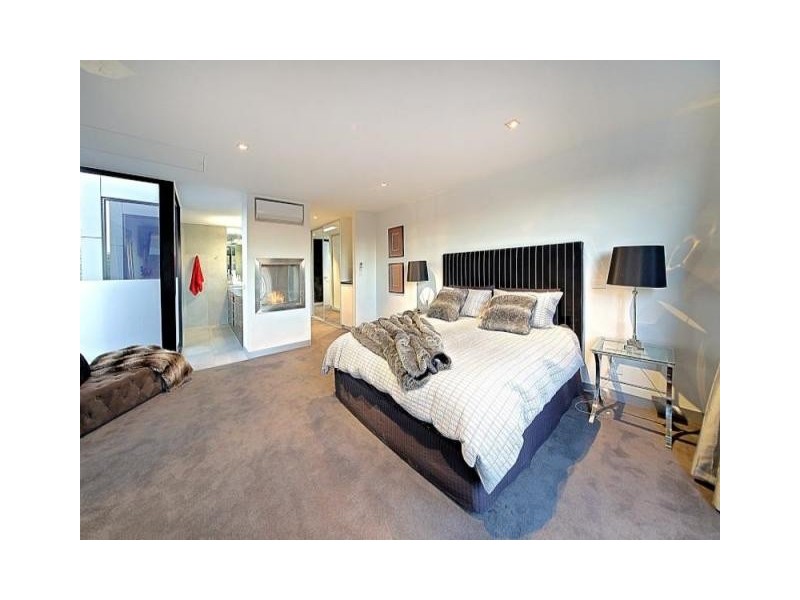 129 Rankins Road, Kensington VIC 3031