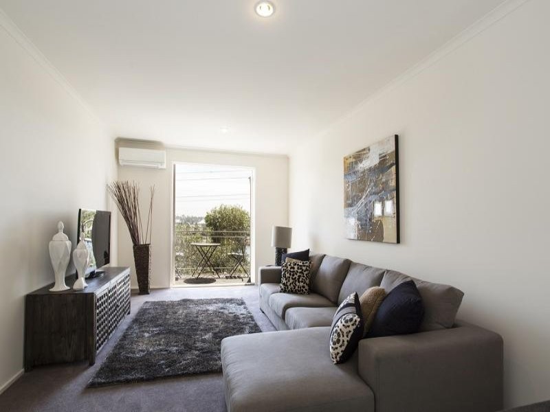 22/2 Ballarat Road(Princes Hwy), Footscray VIC 3011
