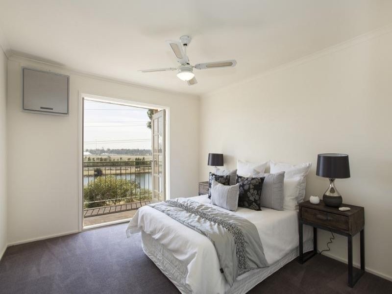 22/2 Ballarat Road(Princes Hwy), Footscray VIC 3011