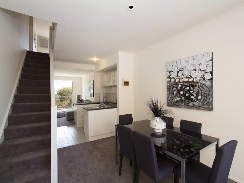22/2 Ballarat Road(Princes Hwy), Footscray VIC 3011