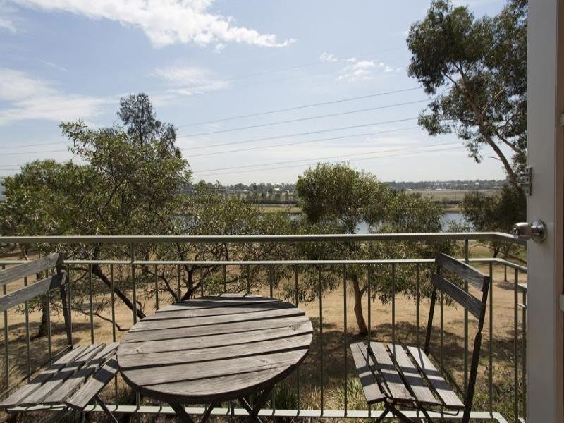 22/2 Ballarat Road(Princes Hwy), Footscray VIC 3011