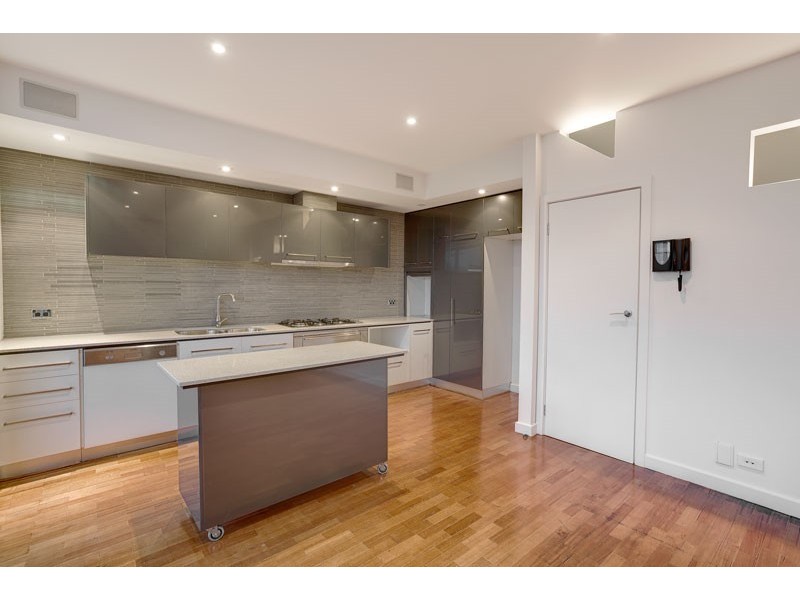 2/104 Barkly Street, St Kilda VIC 3182