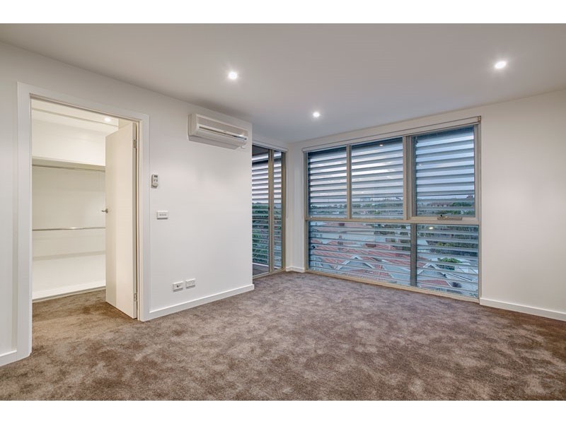 2/104 Barkly Street, St Kilda VIC 3182