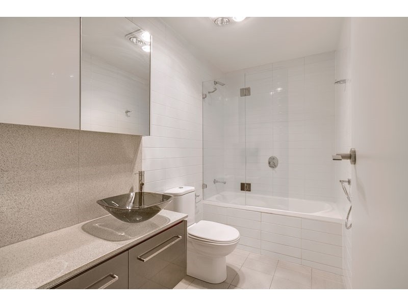 2/104 Barkly Street, St Kilda VIC 3182