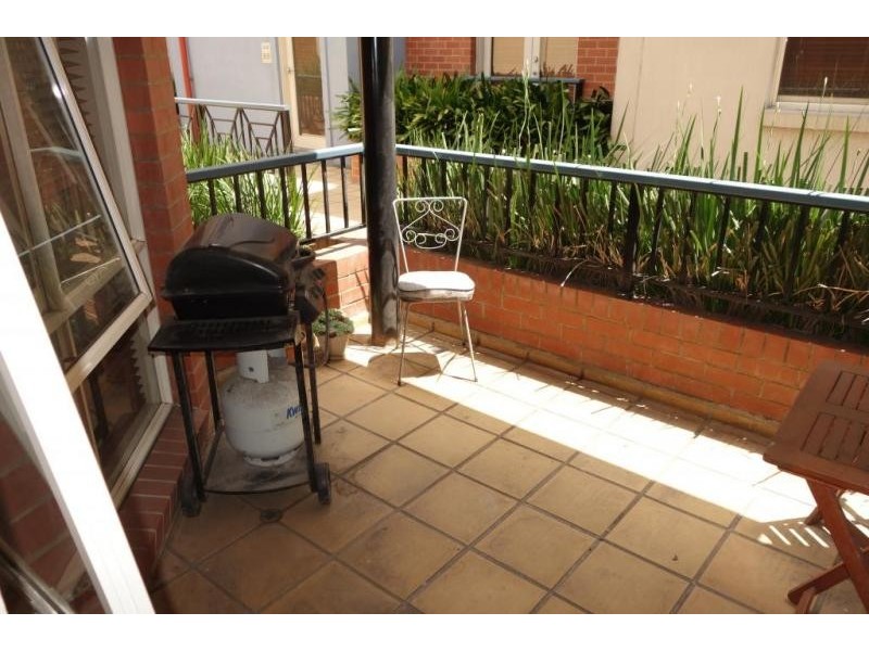 21/8-32 Howlett Street, Kensington VIC 3031