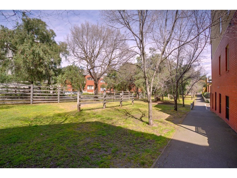 4/8 Mawbey Street, Kensington VIC 3031