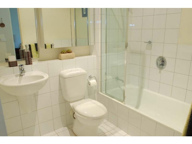 2/128 Chapel Street, St Kilda VIC 3182