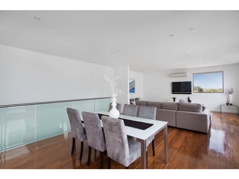 18/32 Napier Street, Essendon VIC 3040